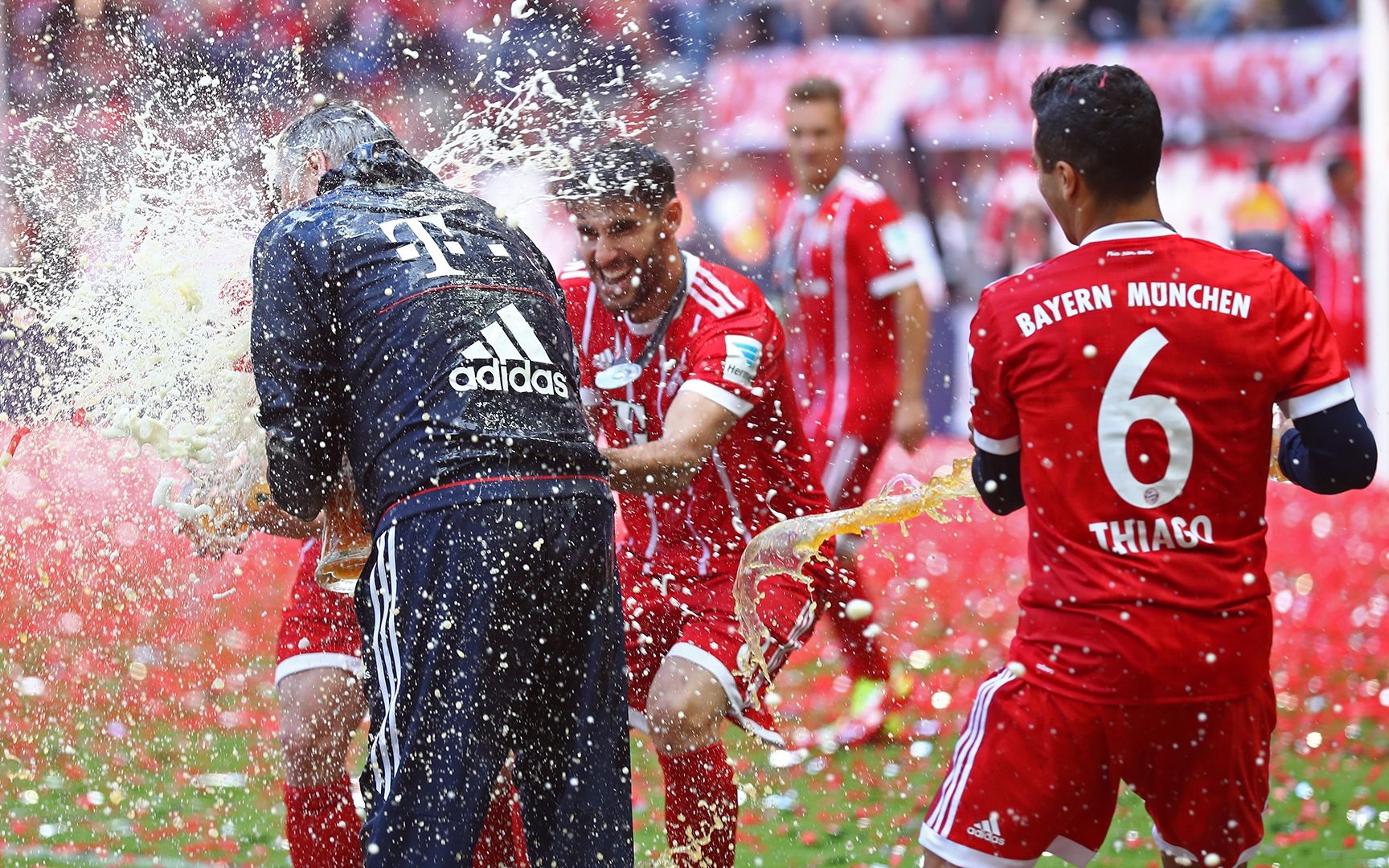 拜仁慕尼黑赛季首战告捷，豪取三分开门红的简单介绍