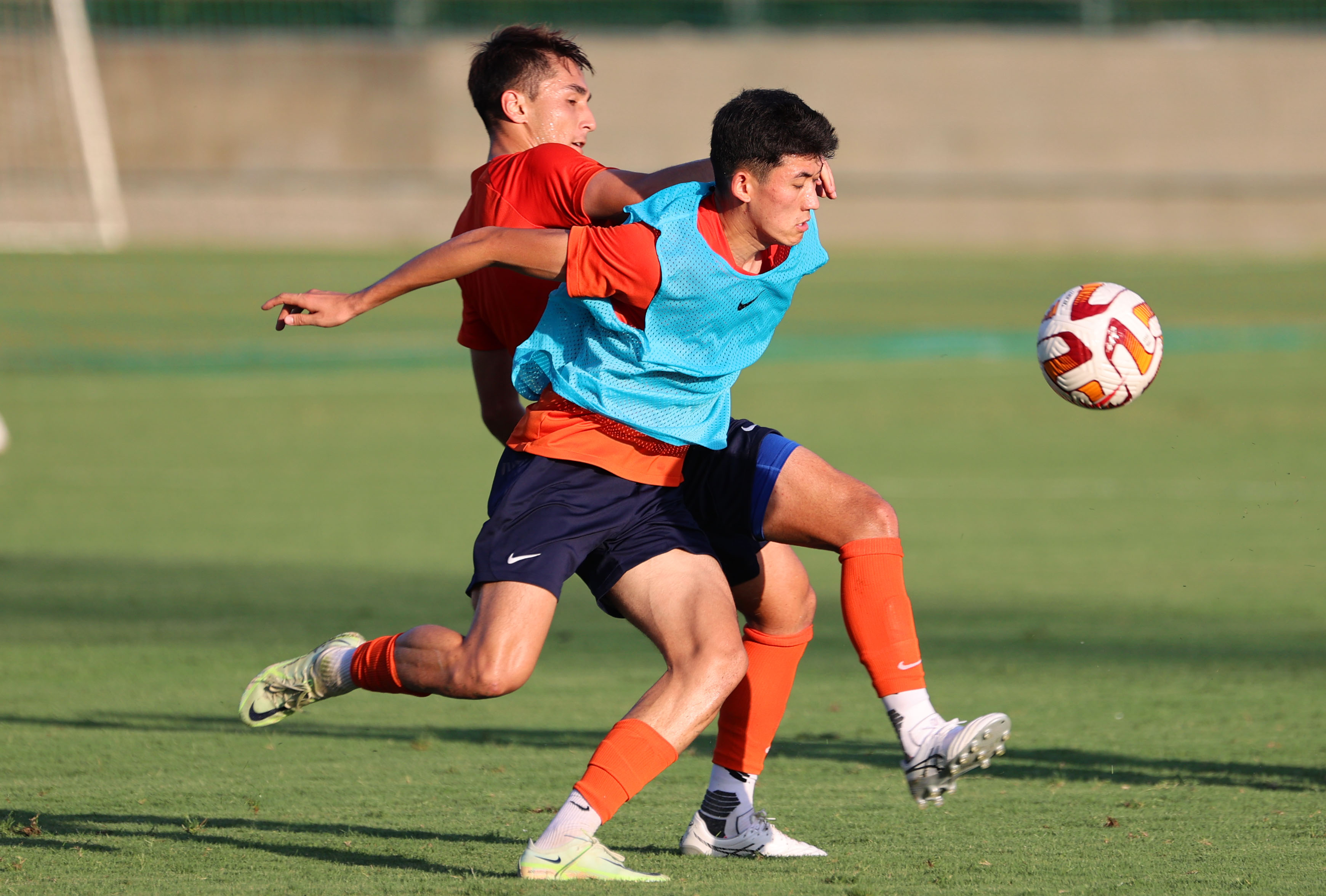 足球聚焦众人关注，球队备战备战(足球专项准备活动视频)